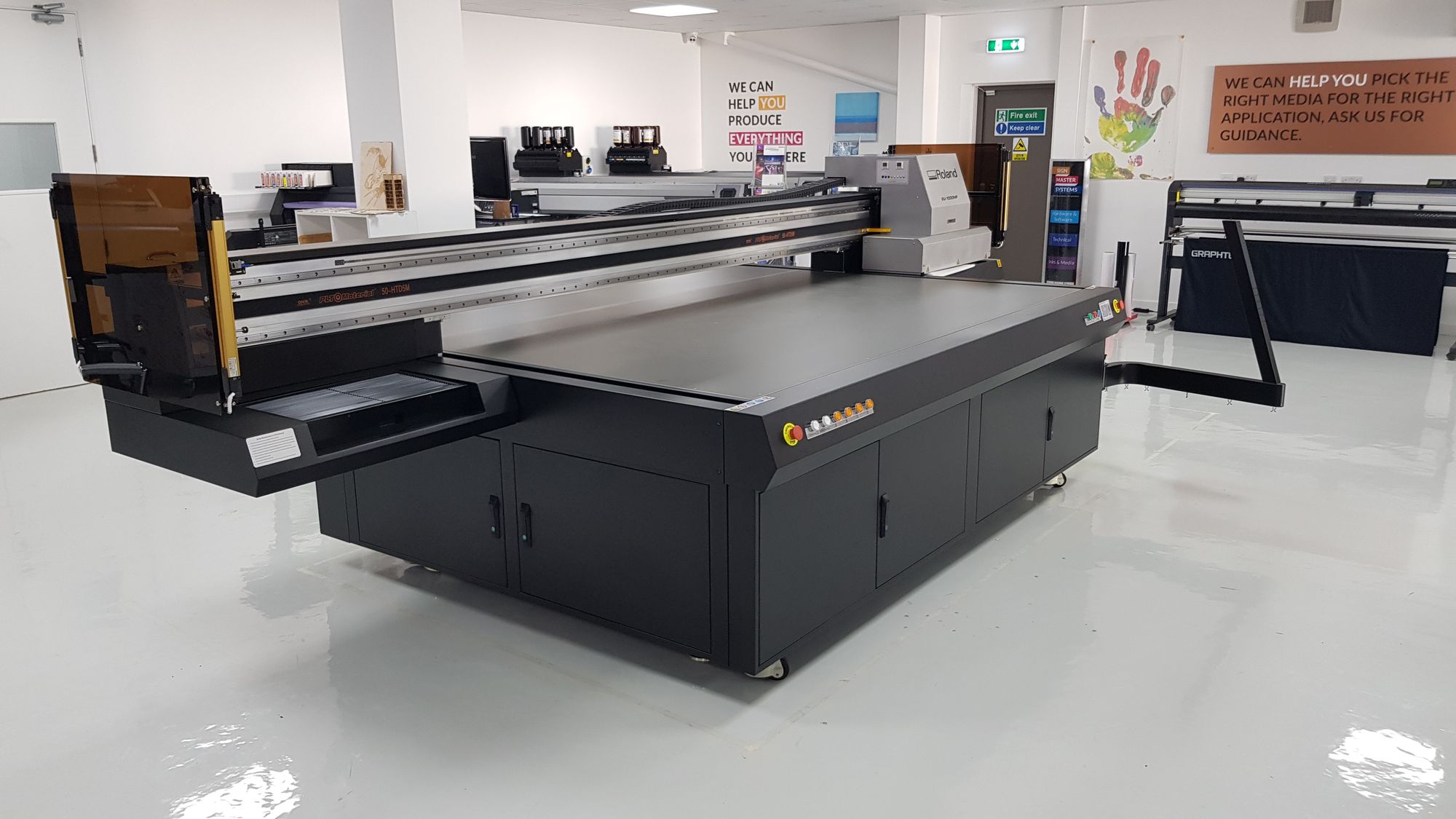 A Roland EU 1000mf Flatbed Printer which will help to boost your printing company. 